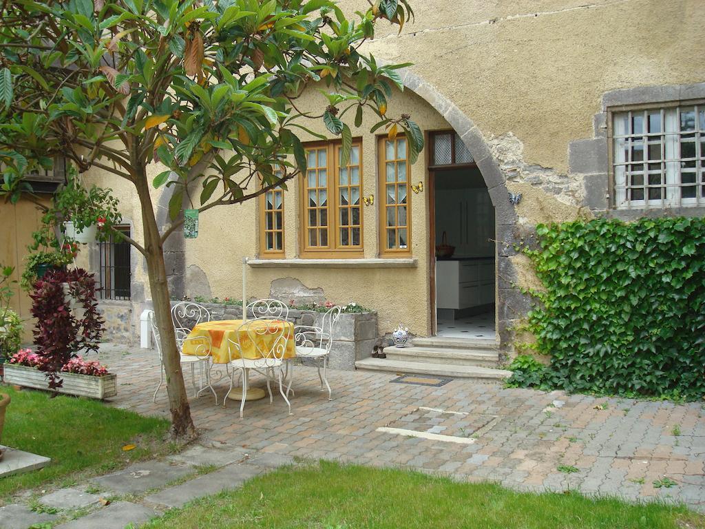 Chateau De Bourrassol Bed & Breakfast Menetrol ภายนอก รูปภาพ