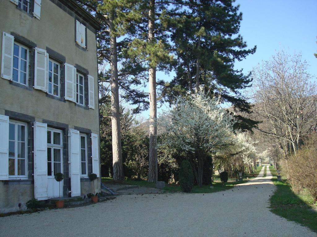 Chateau De Bourrassol Bed & Breakfast Menetrol ภายนอก รูปภาพ