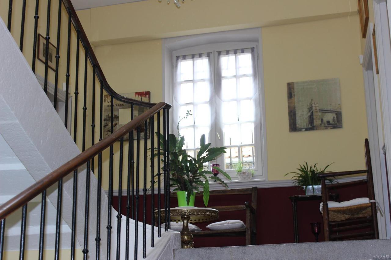 Chateau De Bourrassol Bed & Breakfast Menetrol ภายนอก รูปภาพ